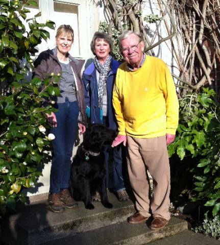 Sally, Venetia, David and Jackson the Flat-Coated Retriever